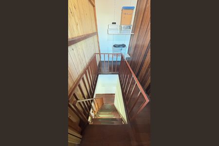 Casa à venda com 250m², 4 quartos e 6 vagasEscada Sótão