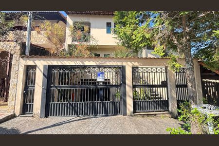 Casa à venda com 250m², 4 quartos e 6 vagasFachada