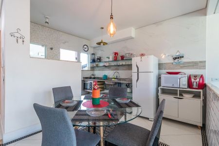 Apartamento para alugar com 100m², 2 quartos e sem vaga Apartamento para alugar com 100m², 2 quartos e sem vagaCozinha