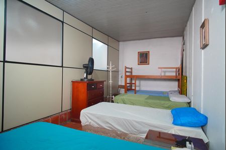 Casa à venda com 250m², 3 quartos e 3 vagas Casa à venda com 250m², 3 quartos e 3 vagasQuarto edicula