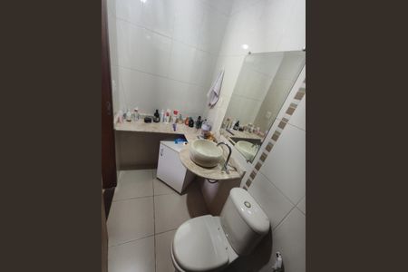 Casa à venda com 220m², 4 quartos e 2 vagasBanheiro da Suíte 2