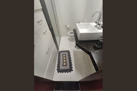 Casa à venda com 220m², 4 quartos e 2 vagasBanheiro