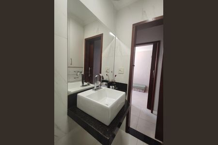 Casa à venda com 220m², 4 quartos e 2 vagasBanheiro