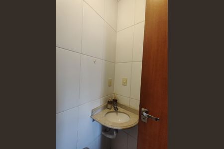 Casa à venda com 220m², 4 quartos e 2 vagasBanheiro 2