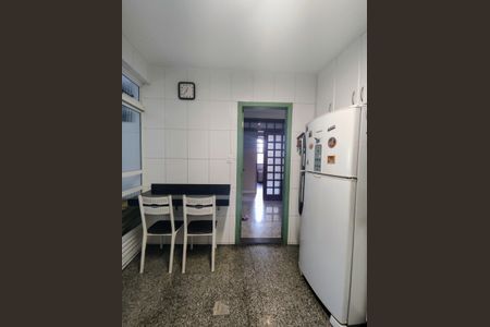 Casa à venda com 220m², 4 quartos e 2 vagasCozinha