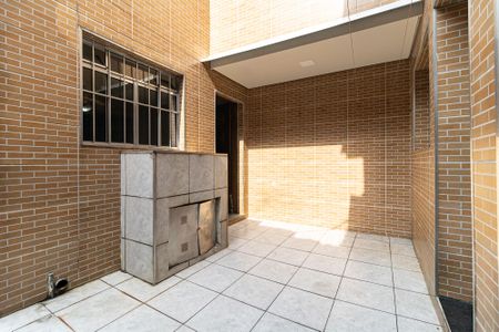 Casa à venda com 140m², 2 quartos e 2 vagasQuintal