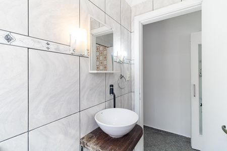 Casa à venda com 140m², 2 quartos e 2 vagasLavabo Sala