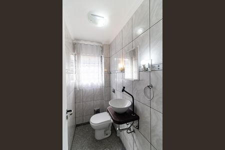 Casa à venda com 140m², 2 quartos e 2 vagasLavabo Sala