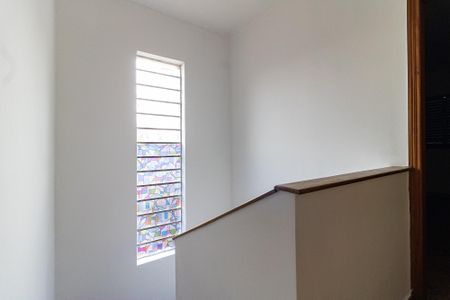 Casa à venda com 140m², 2 quartos e 2 vagasEscada