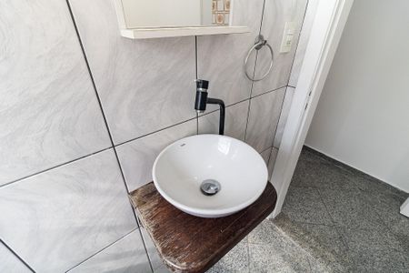 Casa à venda com 140m², 2 quartos e 2 vagasLavabo Sala