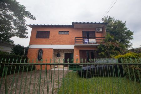 Casa à venda com 136m², 3 quartos e sem vaga Casa à venda com 136m², 3 quartos e sem vagaFachada