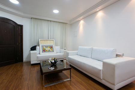 Casa à venda com 250m², 3 quartos e 3 vagasSala