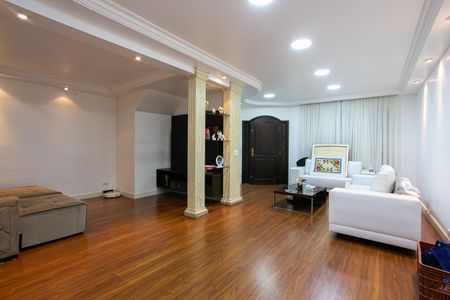 Casa à venda com 250m², 3 quartos e 3 vagasSala