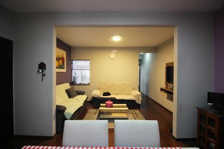 Casa à venda com 210m², 3 quartos e 2 vagasSala