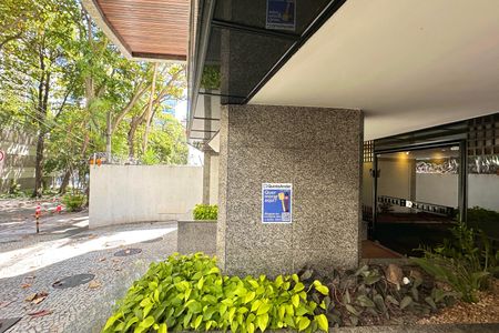 Apartamento à venda com 76m², 1 quarto e 1 vagaPlaquinha