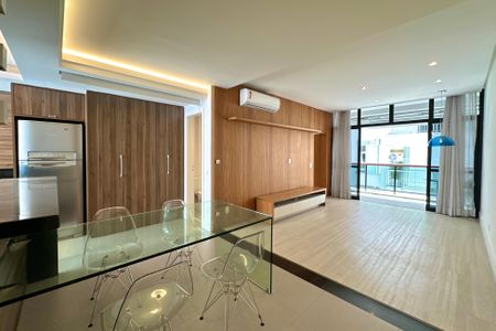 Sala de apartamento à venda com 1 quarto, 76m² em Leblon, Rio de Janeiro