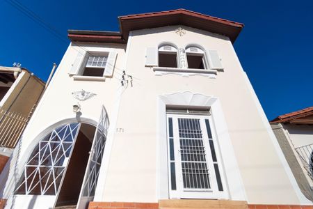 Casa à venda com 262m², 3 quartos e 1 vagaFachada