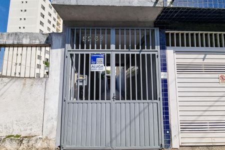 Casa para alugar com 66m², 2 quartos e 3 vagasFachada + Placa