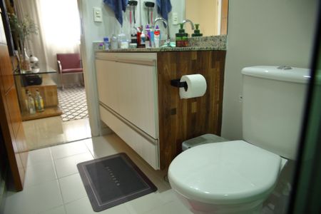 Apartamento à venda com 80m², 2 quartos e 2 vagasBanheiro social