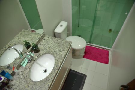 Apartamento à venda com 80m², 2 quartos e 2 vagasBanheiro social