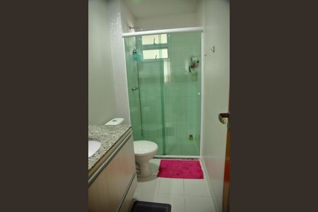 Apartamento à venda com 80m², 2 quartos e 2 vagasBanheiro social