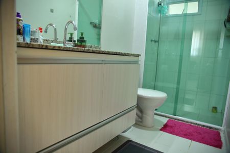 Apartamento à venda com 80m², 2 quartos e 2 vagasBanheiro social