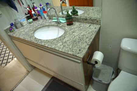 Apartamento à venda com 80m², 2 quartos e 2 vagasBanheiro social