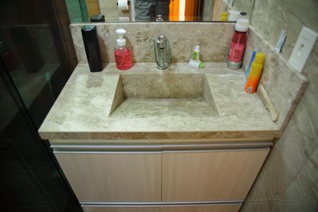 Apartamento à venda com 80m², 2 quartos e 2 vagasBanheiro da Suíte