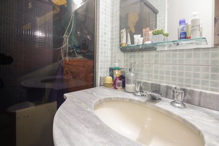 Apartamento à venda com 57m², 2 quartos e 2 vagasBanheiro Social