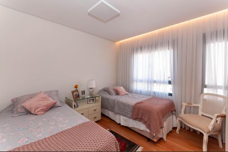 Apartamento à venda com 131m², 2 quartos e 3 vagas Apartamento à venda com 131m², 2 quartos e 3 vagasQuarto 1 Suíte