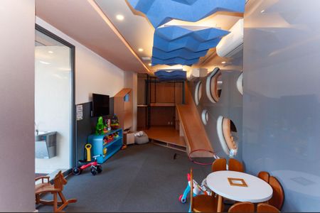 Apartamento à venda com 131m², 2 quartos e 3 vagas Apartamento à venda com 131m², 2 quartos e 3 vagasÁrea Comum - Brinquedoteca