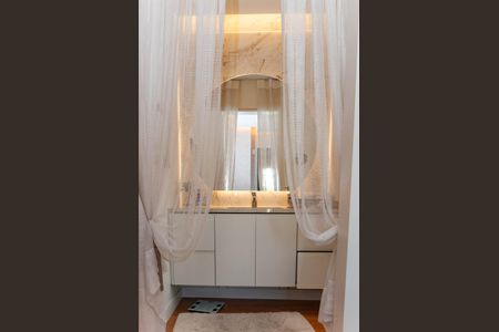 Apartamento à venda com 131m², 2 quartos e 3 vagas Apartamento à venda com 131m², 2 quartos e 3 vagasBanheiro do quarto 2 Suíte