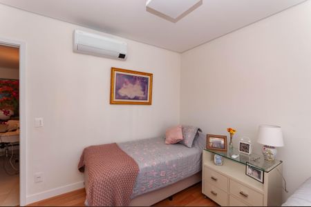 Apartamento à venda com 131m², 2 quartos e 3 vagas Apartamento à venda com 131m², 2 quartos e 3 vagasQuarto 1 Suíte