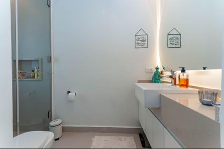 Apartamento à venda com 131m², 2 quartos e 3 vagas Apartamento à venda com 131m², 2 quartos e 3 vagasBanheiro do quarto 1 Suíte