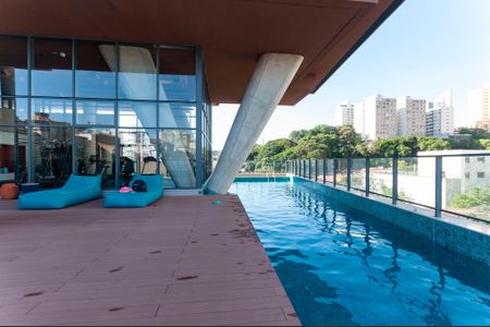 Apartamento à venda com 131m², 2 quartos e 3 vagas Apartamento à venda com 131m², 2 quartos e 3 vagasÁrea Comum - Piscina