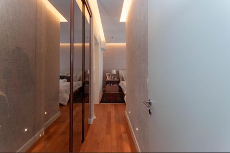 Apartamento à venda com 131m², 2 quartos e 3 vagas Apartamento à venda com 131m², 2 quartos e 3 vagasQuarto 2 Suíte