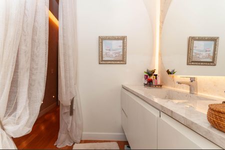 Apartamento à venda com 131m², 2 quartos e 3 vagas Apartamento à venda com 131m², 2 quartos e 3 vagasBanheiro do quarto 2 Suíte