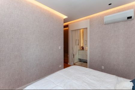 Apartamento à venda com 131m², 2 quartos e 3 vagas Apartamento à venda com 131m², 2 quartos e 3 vagasQuarto 2 Suíte