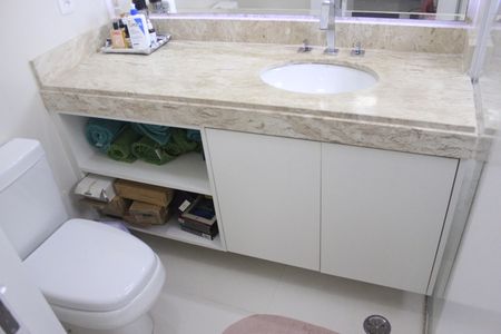 Apartamento à venda com 198m², 3 quartos e 3 vagasBanheiro da suíte 2