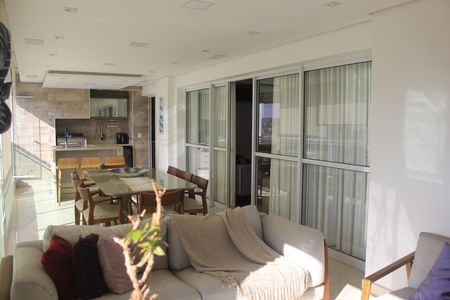 Apartamento à venda com 198m², 3 quartos e 3 vagasVaranda Sala