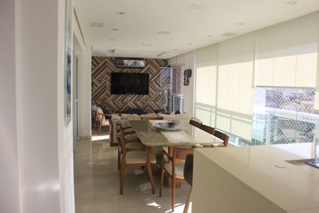 Apartamento à venda com 198m², 3 quartos e 3 vagasVaranda Sala