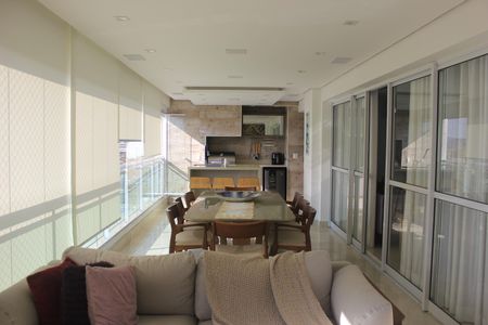 Apartamento à venda com 198m², 3 quartos e 3 vagasVaranda Sala