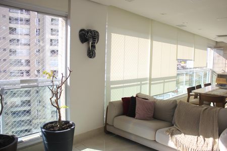 Apartamento à venda com 198m², 3 quartos e 3 vagasVaranda Sala