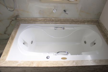 Apartamento à venda com 198m², 3 quartos e 3 vagasBanheiro do closet