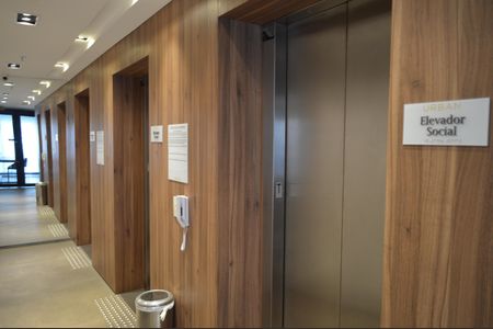 Apartamento à venda com 46m², 1 quarto e 1 vagaElevadores