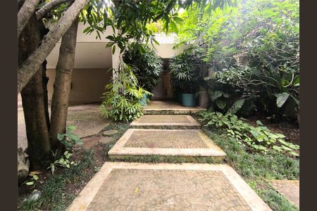 Casa à venda com 656m², 5 quartos e 6 vagas