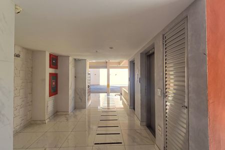 Apartamento à venda com 110m², 2 quartos e 1 vaga Apartamento à venda com 110m², 2 quartos e 1 vagaHall social