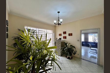 Casa à venda com 190m², 4 quartos e 3 vagasSala