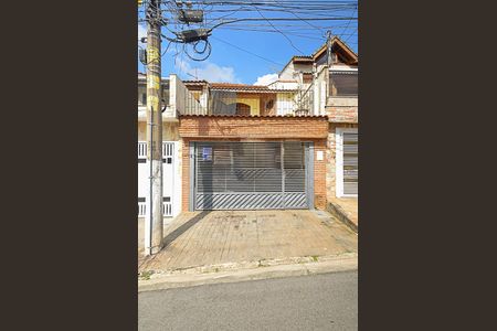 Casa à venda com 157m², 3 quartos e 2 vagas Casa à venda com 157m², 3 quartos e 2 vagasFachada