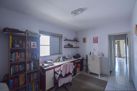 Casa à venda com 157m², 3 quartos e 2 vagas Casa à venda com 157m², 3 quartos e 2 vagasEscritório